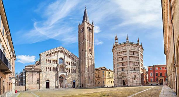 Palazzo Altavilla Deluxe Парма Екстериор снимка