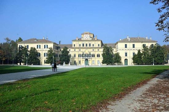 Palazzo Altavilla Deluxe Парма Екстериор снимка
