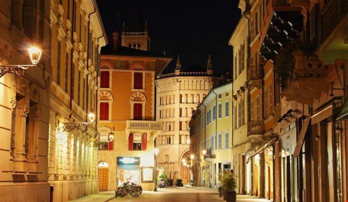 Palazzo Altavilla Deluxe Парма Екстериор снимка